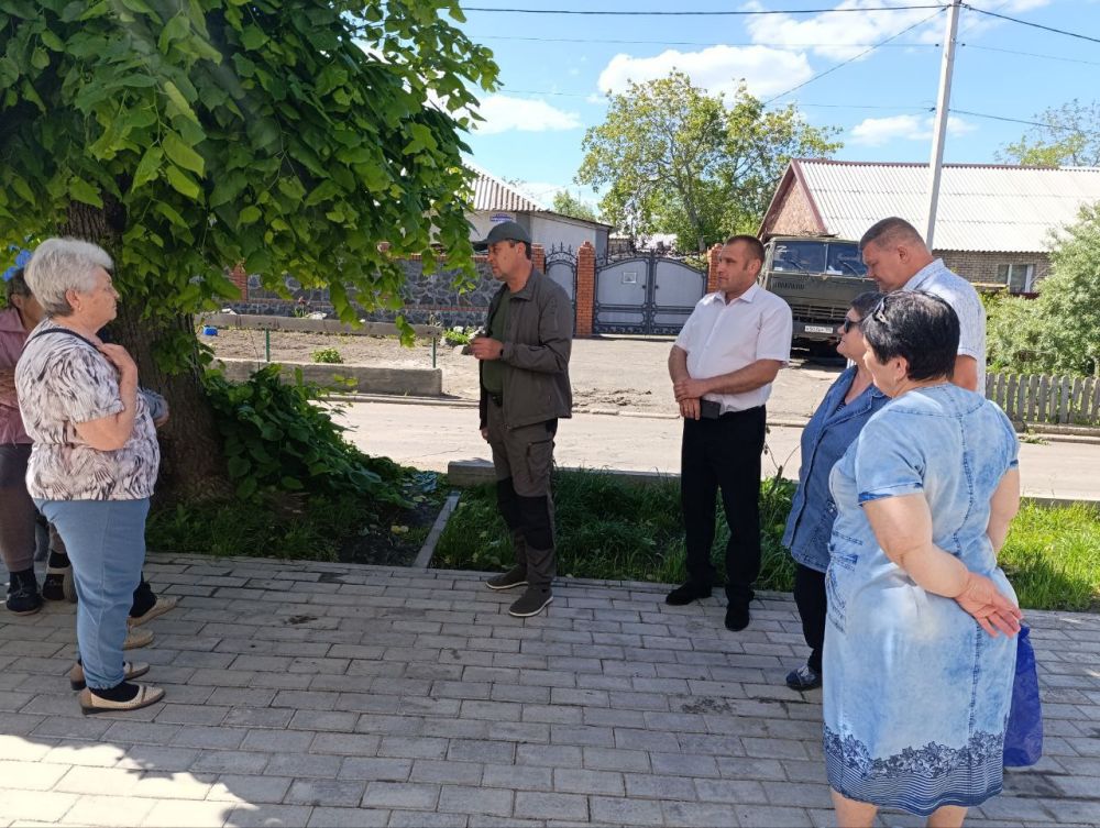 Константин Зинченко: Сегодня, совместно с представителями профильных организаций, встретился с жителями ул. Обручева, д.17, г. Волноваха Константин Зинченко: Сегодня, совместно с представителями профильных организаций, встретился с жителями ул. Обручева, д.17, г. Волноваха