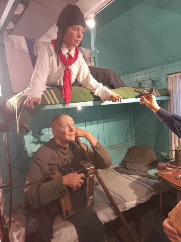 Волонтеры движения «За Победу» ГБОУ «Мироновская школа № 10 г.о. Дебальцево» сегодня посетили поезд Победы, который прибыл в г. Дебальцево Волонтеры движения «За Победу» ГБОУ «Мироновская школа № 10 г.о. Дебальцево» сегодня посетили поезд Победы, который прибыл в г. Дебальцево