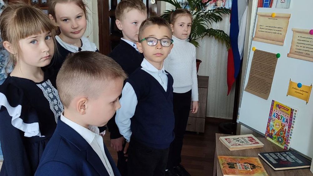Ежегодно 24 мая в День памяти святых равноапостольных братьев Кирилла и Мефодия наша страна отмечает День славянской письменности и культуры Ежегодно 24 мая в День памяти святых равноапостольных братьев Кирилла и Мефодия наша страна отмечает День славянской письменности и культуры