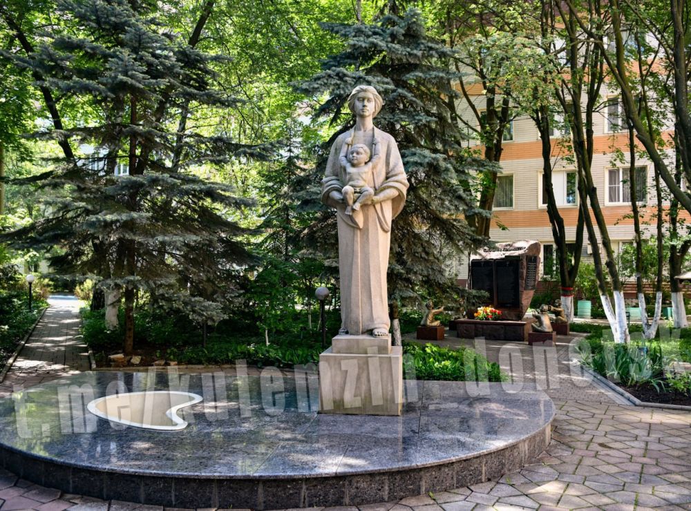 Алексей Кулемзин: В самом сердце Донецка, на территории Республиканского перинатального центра имени профессора В.К. Чайки, где рождаются новые жизни и, к большой радости, наблюдается положительная динамика рождаемости... Алексей Кулемзин: В самом сердце Донецка, на территории Республиканского перинатального центра имени профессора В.К. Чайки, где рождаются новые жизни и, к большой радости, наблюдается положительная динамика рождаемости...