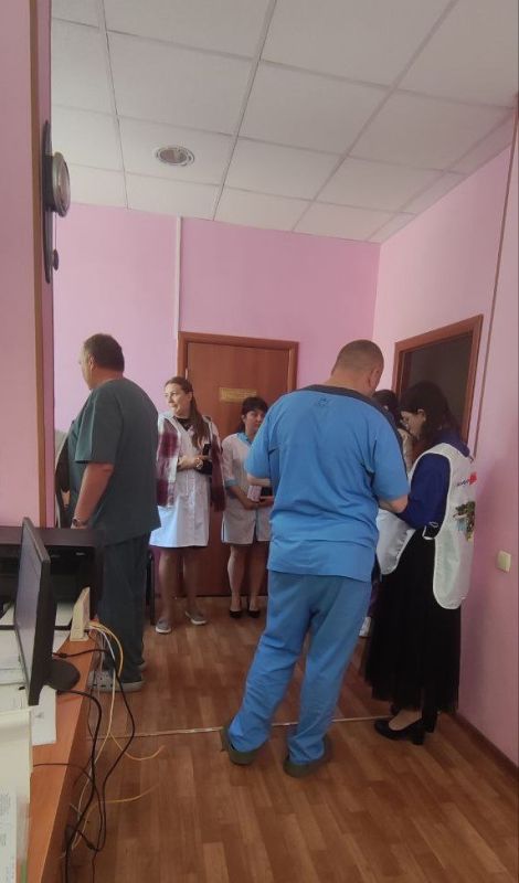 Волонтеры помогают гражданам принять участие в голосовании в рамках федерального проекта «Формирование комфортной городской среды» Волонтеры помогают гражданам принять участие в голосовании в рамках федерального проекта «Формирование комфортной городской среды»