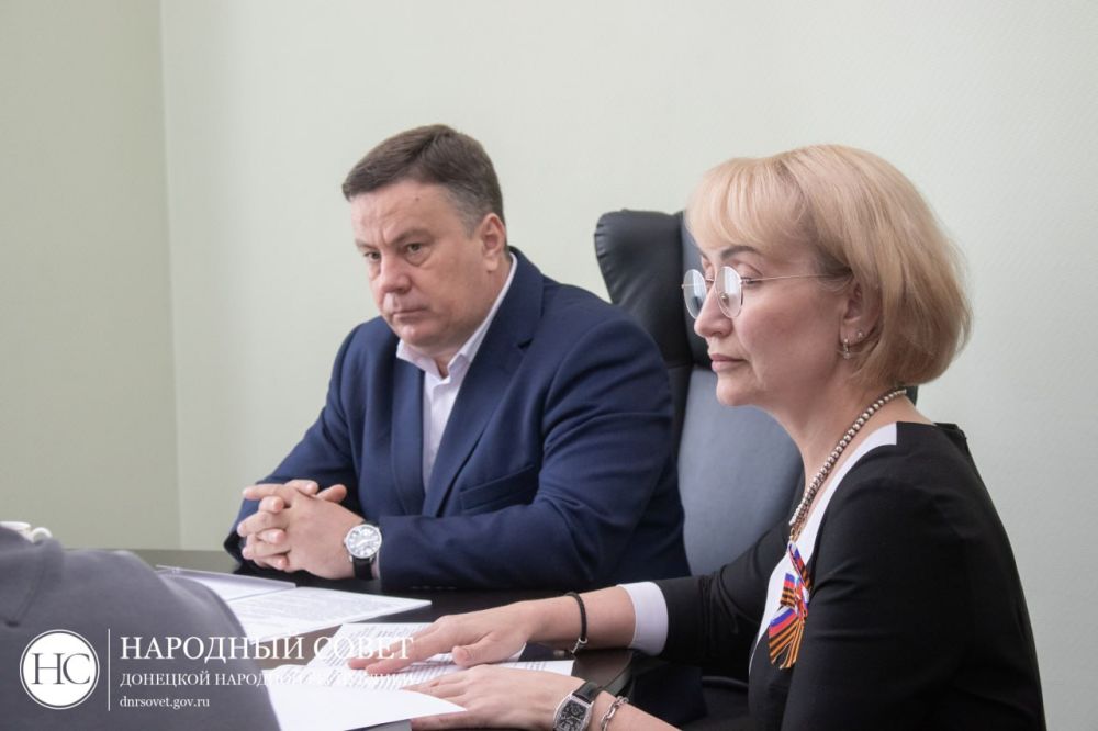 Константин Кузьмин: Сегодня провел рабочую встречу с министром образования и науки ДНР Олегом Трофимовым и сотрудницами вузов – женами участников СВО Константин Кузьмин: Сегодня провел рабочую встречу с министром образования и науки ДНР Олегом Трофимовым и сотрудницами вузов – женами участников СВО