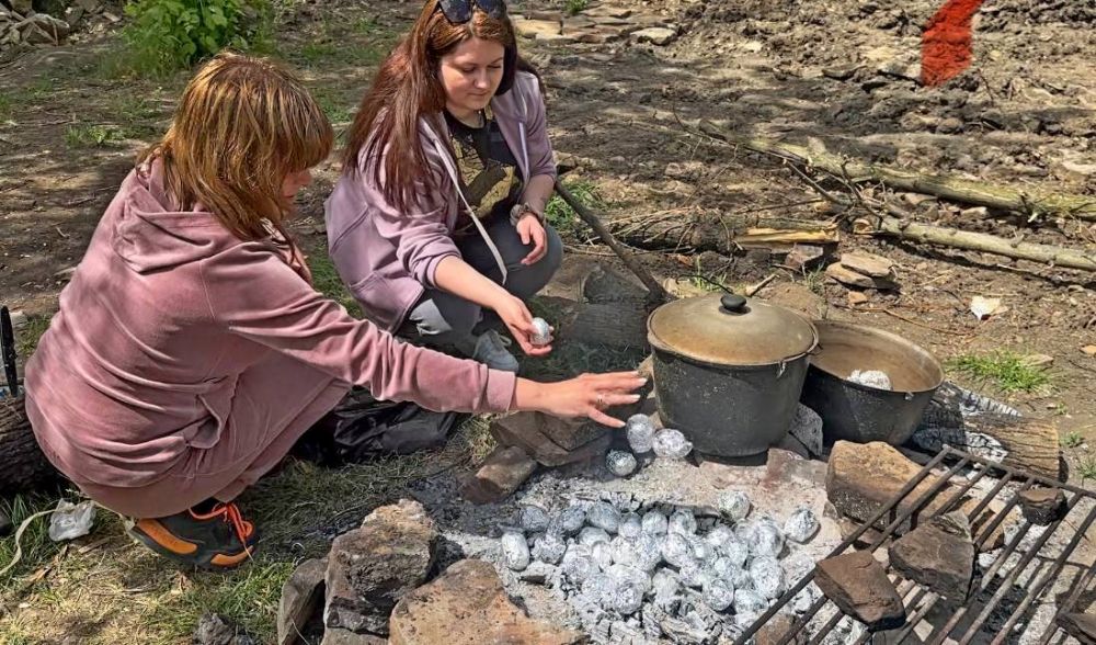 ПО СЛЕДАМ ГЕРОЕВ: СТУДЕНТЫ ДОННУЭТ СОВЕРШИЛИ ПАТРИОТИЧЕСКИЙ «ПОХОД ПАМЯТИ» ПО СЛЕДАМ ГЕРОЕВ: СТУДЕНТЫ ДОННУЭТ СОВЕРШИЛИ ПАТРИОТИЧЕСКИЙ «ПОХОД ПАМЯТИ»