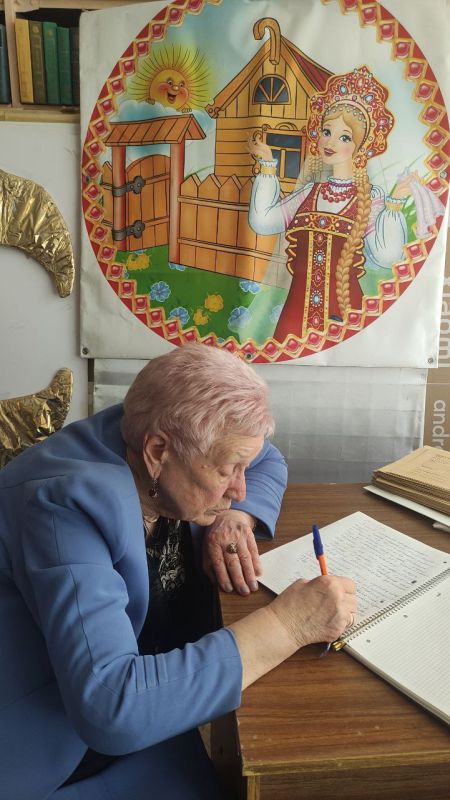 В Ясиноватском музее открыли экспозицию памяти Леонида Величко — редактора «Красного знамени» В Ясиноватском музее открыли экспозицию памяти Леонида Величко — редактора «Красного знамени»