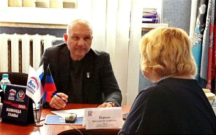 ПРИЁМ ГРАЖДАН. Кирилл Рыбаков, Ирина Бениаминова, Константин Перков, Ирина Милус, Герман Полунин, Татьяна Жукова, Алексей Ковровский, Нина Логвиненко принимали граждан в закреплённых районах Донецка ПРИЁМ ГРАЖДАН. Кирилл Рыбаков, Ирина Бениаминова, Константин Перков, Ирина Милус, Герман Полунин, Татьяна Жукова, Алексей Ковровский, Нина Логвиненко принимали граждан в закреплённых районах Донецка