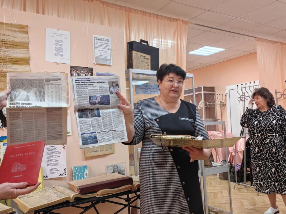 В Ясиноватском музее открыли экспозицию памяти Леонида Величко — редактора «Красного знамени» В Ясиноватском музее открыли экспозицию памяти Леонида Величко — редактора «Красного знамени»