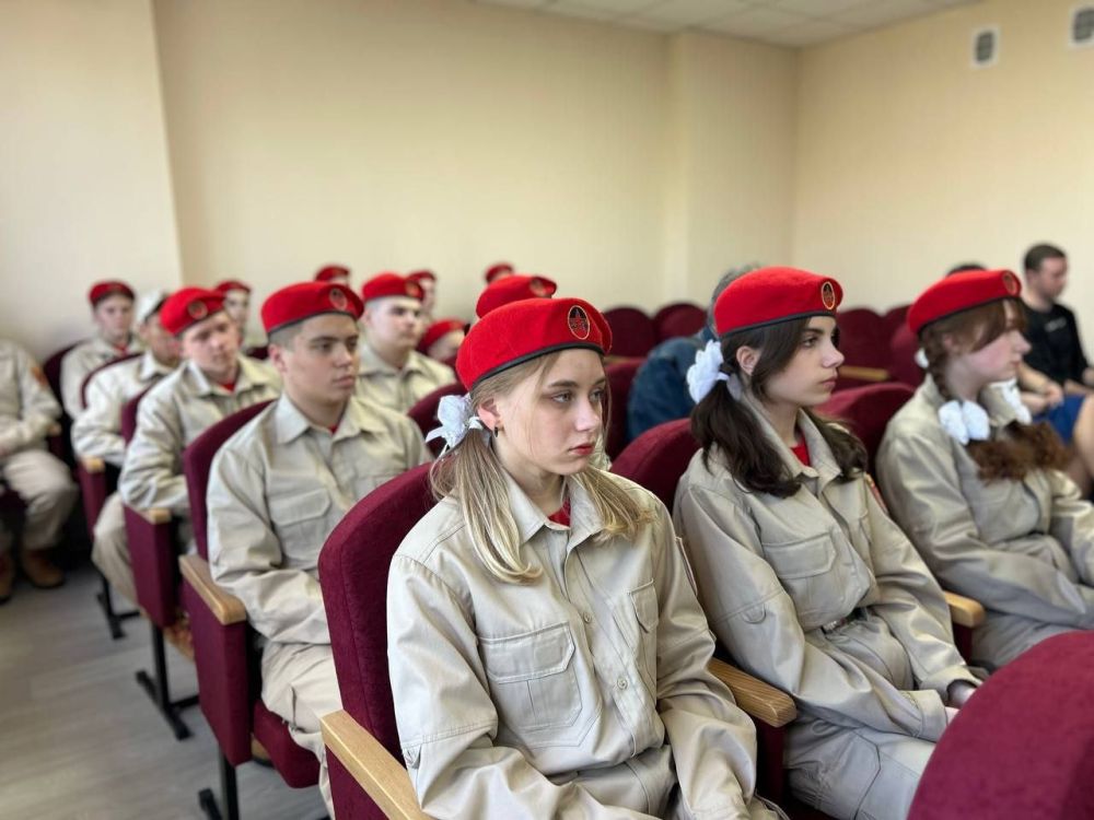 22 мая 2025 года, в администрации Ясиноватского муниципального округа состоялась встреча главы Ясиноватского МО Александра Михайловича Пеняева с активной молодежью города Ясиноватая и представителями молодежных... 22 мая 2025 года, в администрации Ясиноватского муниципального округа состоялась встреча главы Ясиноватского МО Александра Михайловича Пеняева с активной молодежью города Ясиноватая и представителями молодежных...