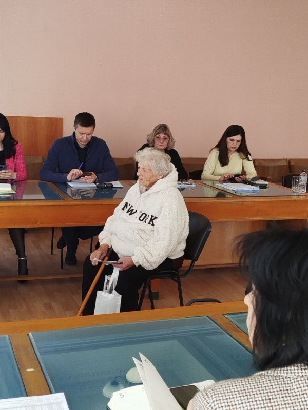 Сегодня заместитель главы администрации городского округа Донецк Валерий Ляховец провёл приём граждан в местной общественной приёмной партии «Единая Россия» Сегодня заместитель главы администрации городского округа Донецк Валерий Ляховец провёл приём граждан в местной общественной приёмной партии «Единая Россия»