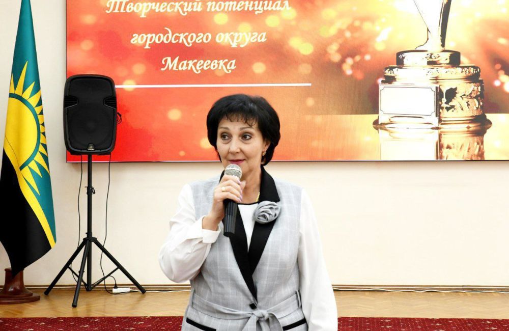 Валентина Харлашка: В Макеевке наградили одарённых и талантливых школьников Валентина Харлашка: В Макеевке наградили одарённых и талантливых школьников