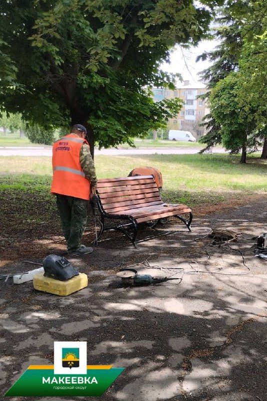 Продолжаем создавать более уютную атмосферу на улицах для жителей и гостей города Продолжаем создавать более уютную атмосферу на улицах для жителей и гостей города