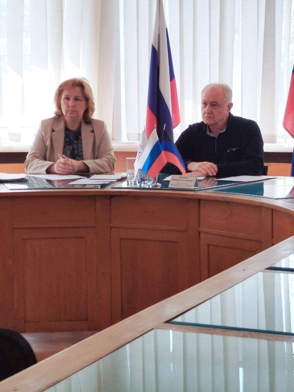 Сегодня заместитель главы администрации городского округа Донецк Валерий Ляховец провёл приём граждан в местной общественной приёмной партии «Единая Россия» Сегодня заместитель главы администрации городского округа Донецк Валерий Ляховец провёл приём граждан в местной общественной приёмной партии «Единая Россия»