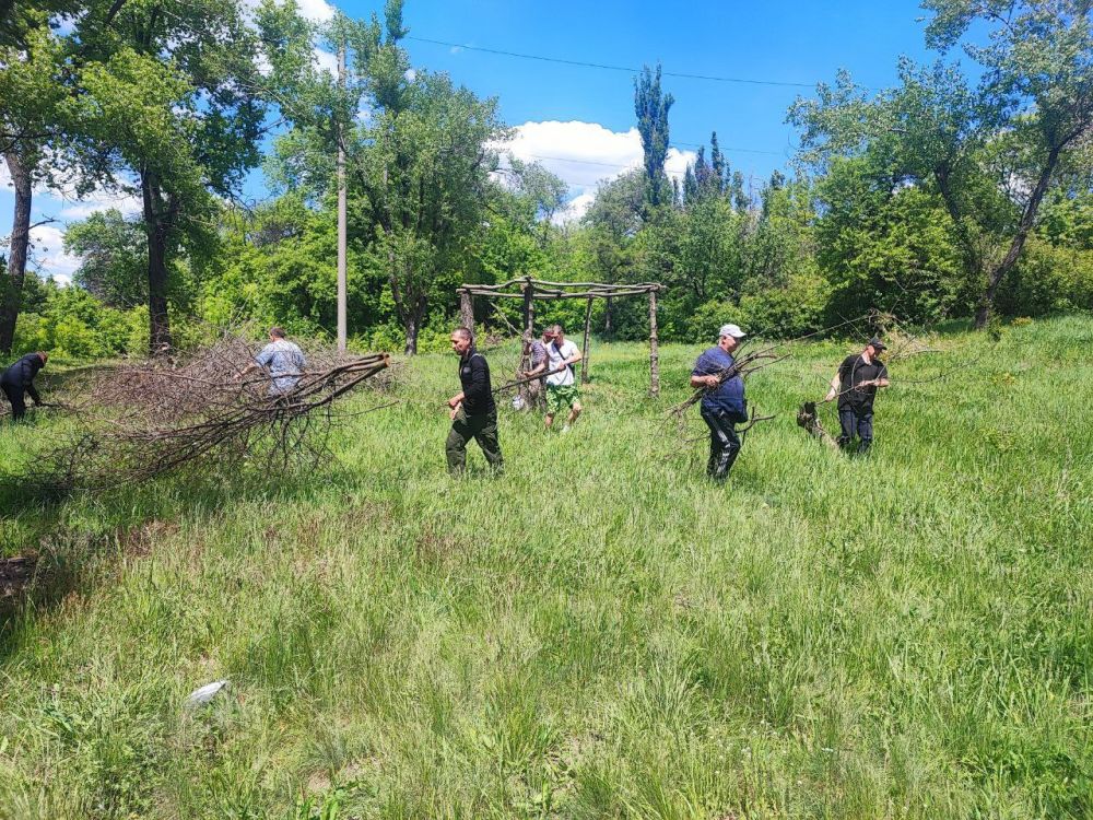 Сергей Желновач: 23 мая на территории городского округа Дебальцево в рамках Всероссийской акции «Вода России» состоялся экологический субботник по очистке от мусора берегов пруда на Заводском поселке Сергей Желновач: 23 мая на территории городского округа Дебальцево в рамках Всероссийской акции «Вода России» состоялся экологический субботник по очистке от мусора берегов пруда на Заводском поселке