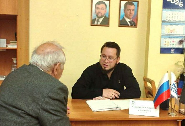 ПРИЁМ ГРАЖДАН. Кирилл Рыбаков, Ирина Бениаминова, Константин Перков, Ирина Милус, Герман Полунин, Татьяна Жукова, Алексей Ковровский, Нина Логвиненко принимали граждан в закреплённых районах Донецка ПРИЁМ ГРАЖДАН. Кирилл Рыбаков, Ирина Бениаминова, Константин Перков, Ирина Милус, Герман Полунин, Татьяна Жукова, Алексей Ковровский, Нина Логвиненко принимали граждан в закреплённых районах Донецка