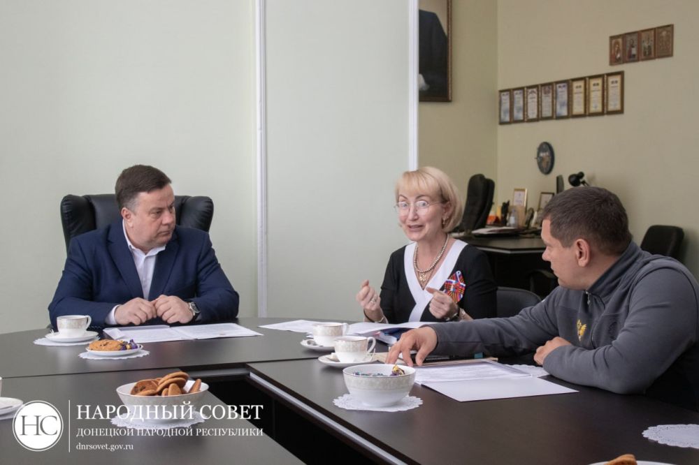 Константин Кузьмин: Сегодня провел рабочую встречу с министром образования и науки ДНР Олегом Трофимовым и сотрудницами вузов – женами участников СВО Константин Кузьмин: Сегодня провел рабочую встречу с министром образования и науки ДНР Олегом Трофимовым и сотрудницами вузов – женами участников СВО