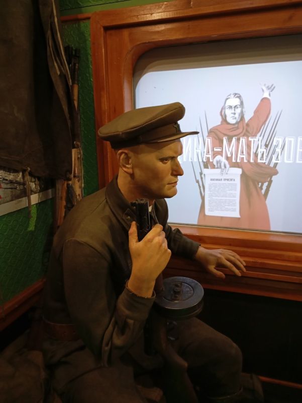 Накануне дня освобождения г.Мариуполя члены Совета женщин г. Мариуполя посетили "Поезд Победы" - уникальный передвижной музей, посвященный подвигу советского народа в Великой Отечественной войне Накануне дня освобождения г.Мариуполя члены Совета женщин г. Мариуполя посетили "Поезд Победы" - уникальный передвижной музей, посвященный подвигу советского народа в Великой Отечественной войне