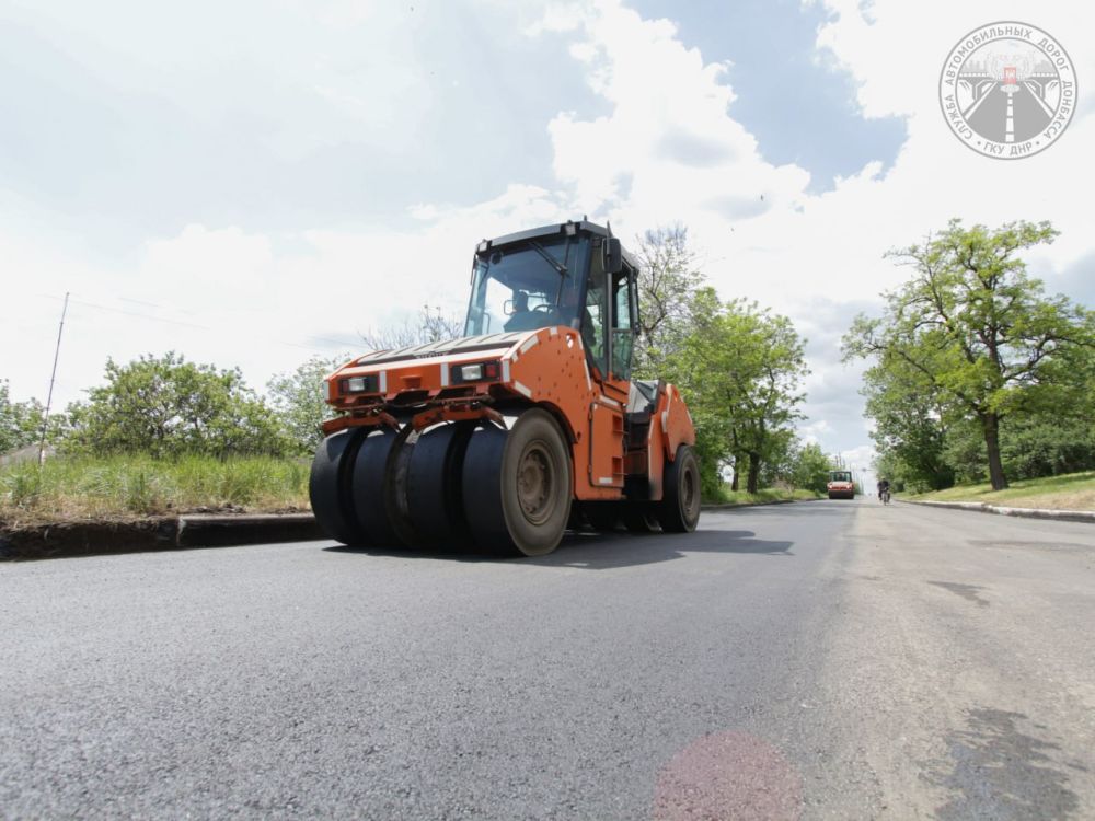 Завершены работы по укладке асфальтобетона на участке 6 км автодороги /Белгород- Старобельск-Луганск-Донецк-Мариуполь/- Булавинское и в Снежном по ул. Кирова Завершены работы по укладке асфальтобетона на участке 6 км автодороги /Белгород- Старобельск-Луганск-Донецк-Мариуполь/- Булавинское и в Снежном по ул. Кирова