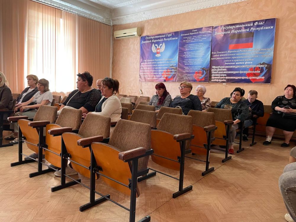 В Снежном прошла рабочая встреча по вопросам управления многоквартирными домами В Снежном прошла рабочая встреча по вопросам управления многоквартирными домами