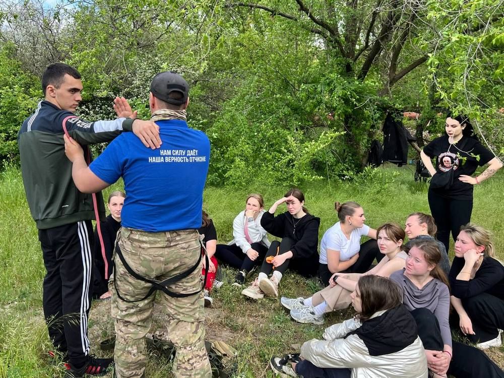 ПО СЛЕДАМ ГЕРОЕВ: СТУДЕНТЫ ДОННУЭТ СОВЕРШИЛИ ПАТРИОТИЧЕСКИЙ «ПОХОД ПАМЯТИ» ПО СЛЕДАМ ГЕРОЕВ: СТУДЕНТЫ ДОННУЭТ СОВЕРШИЛИ ПАТРИОТИЧЕСКИЙ «ПОХОД ПАМЯТИ»
