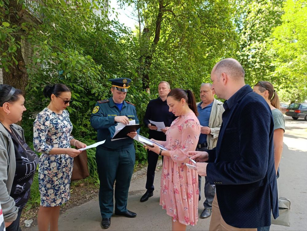 Продолжаются сходы с жителями Ленинского района города Донецка Продолжаются сходы с жителями Ленинского района города Донецка