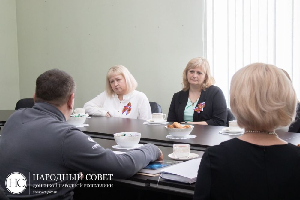 Константин Кузьмин: Сегодня провел рабочую встречу с министром образования и науки ДНР Олегом Трофимовым и сотрудницами вузов – женами участников СВО Константин Кузьмин: Сегодня провел рабочую встречу с министром образования и науки ДНР Олегом Трофимовым и сотрудницами вузов – женами участников СВО