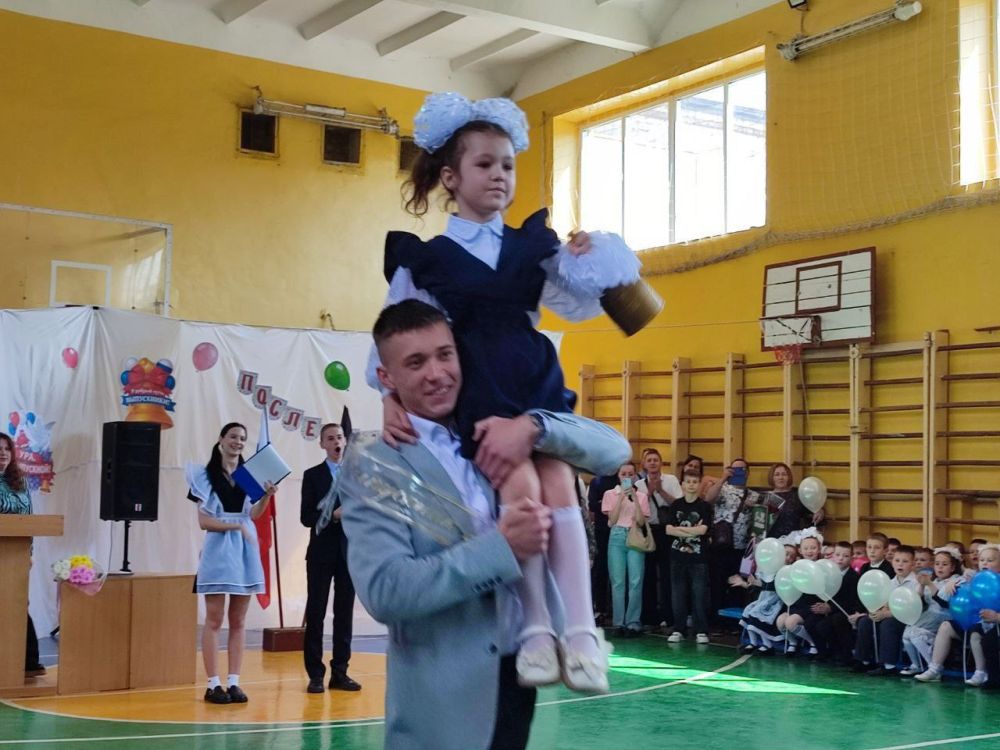 «Последний звонок» в Ждановке «Последний звонок» в Ждановке
