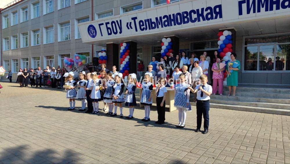 Наталья Великодная: В Тельмановской гимназии прозвучал "Последний звонок" Наталья Великодная: В Тельмановской гимназии прозвучал "Последний звонок"