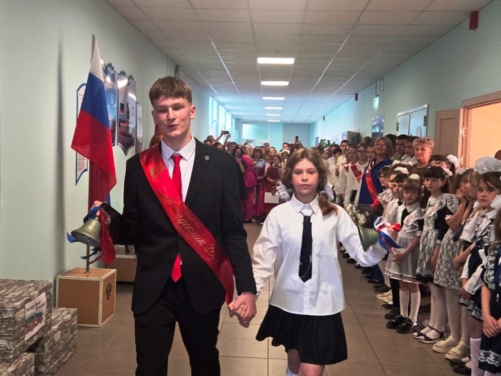 Сергей Желновач: Торжественные мероприятия, посвященные празднованию Последнего школьного звонка, проходят сегодня во всех общеобразовательных учреждениях городского округа Дебальцево Сергей Желновач: Торжественные мероприятия, посвященные празднованию Последнего школьного звонка, проходят сегодня во всех общеобразовательных учреждениях городского округа Дебальцево