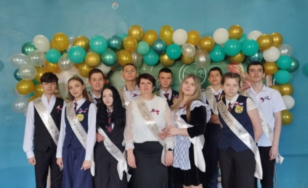 Сегодня, 24 мая, в школах г. Моспино прозвучал последний звонок колокольчика, главного символа уходящей школьный поры Сегодня, 24 мая, в школах г. Моспино прозвучал последний звонок колокольчика, главного символа уходящей школьный поры