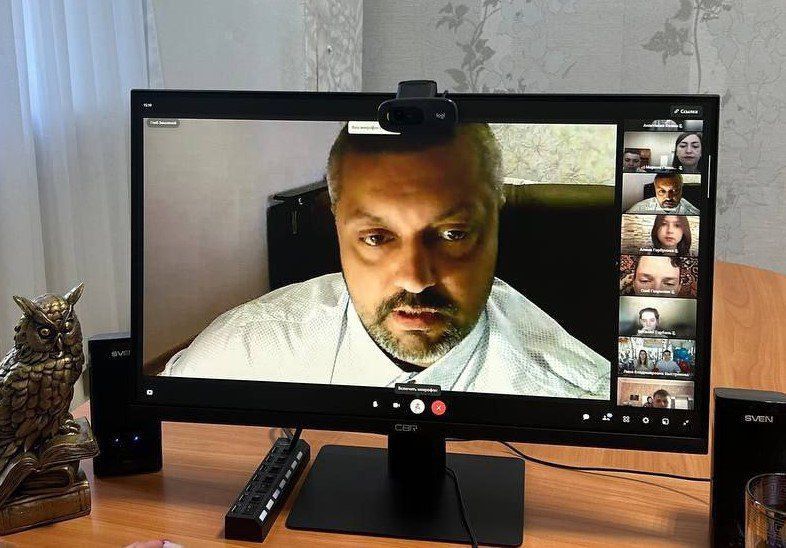 Сегодня во все школах Горловки прошел праздник Последнего звонка Сегодня во все школах Горловки прошел праздник Последнего звонка