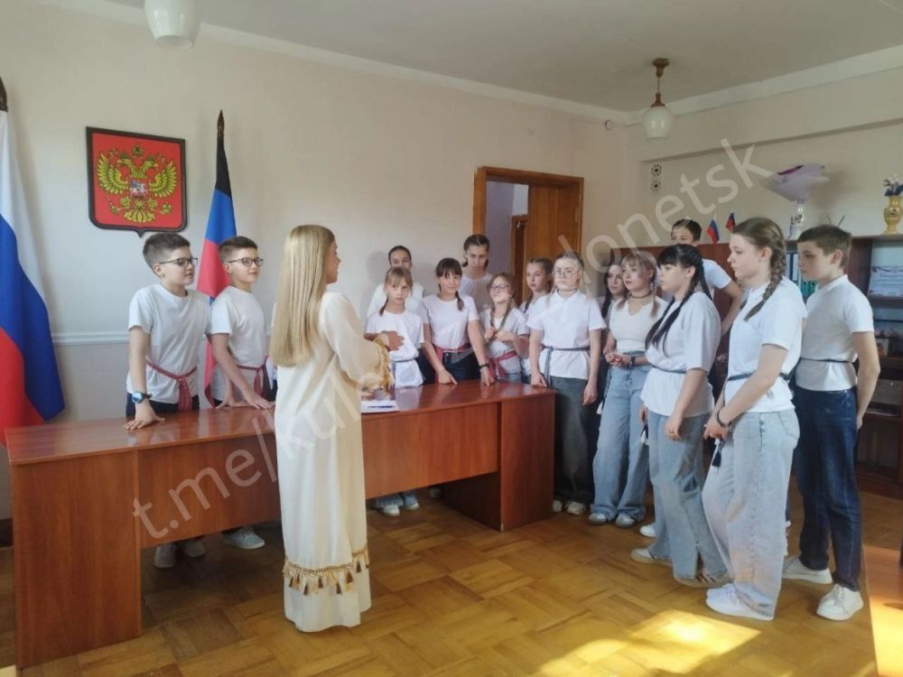 Во Дворце культуры «Юбилейный» для участников творческих коллективов прошла квест-игра ко Дню славянской письменности и культуры «Тайны славянской азбуки» Во Дворце культуры «Юбилейный» для участников творческих коллективов прошла квест-игра ко Дню славянской письменности и культуры «Тайны славянской азбуки»