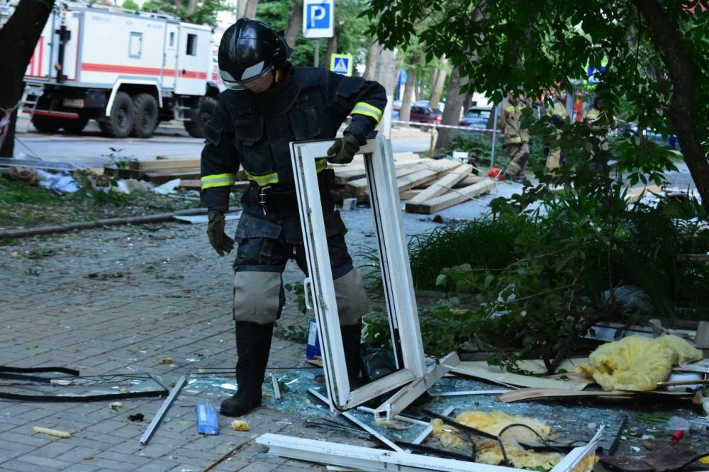 Добровольцы Донецкого РО ВСКС помогают ликвидировать последствия ЧС Добровольцы Донецкого РО ВСКС помогают ликвидировать последствия ЧС