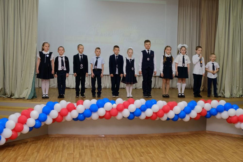 Сегодня в ГБОУ ФМЛ №17 г. Донецка прошёл последний звонок Сегодня в ГБОУ ФМЛ №17 г. Донецка прошёл последний звонок
