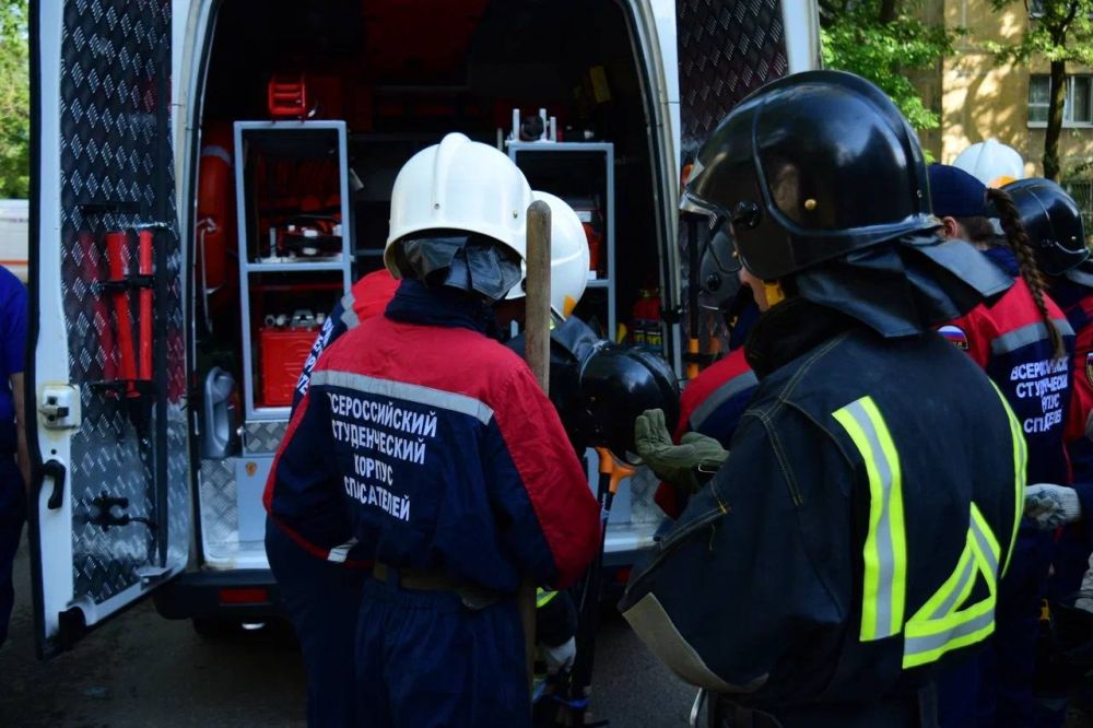 Добровольцы Донецкого РО ВСКС помогают ликвидировать последствия ЧС Добровольцы Донецкого РО ВСКС помогают ликвидировать последствия ЧС
