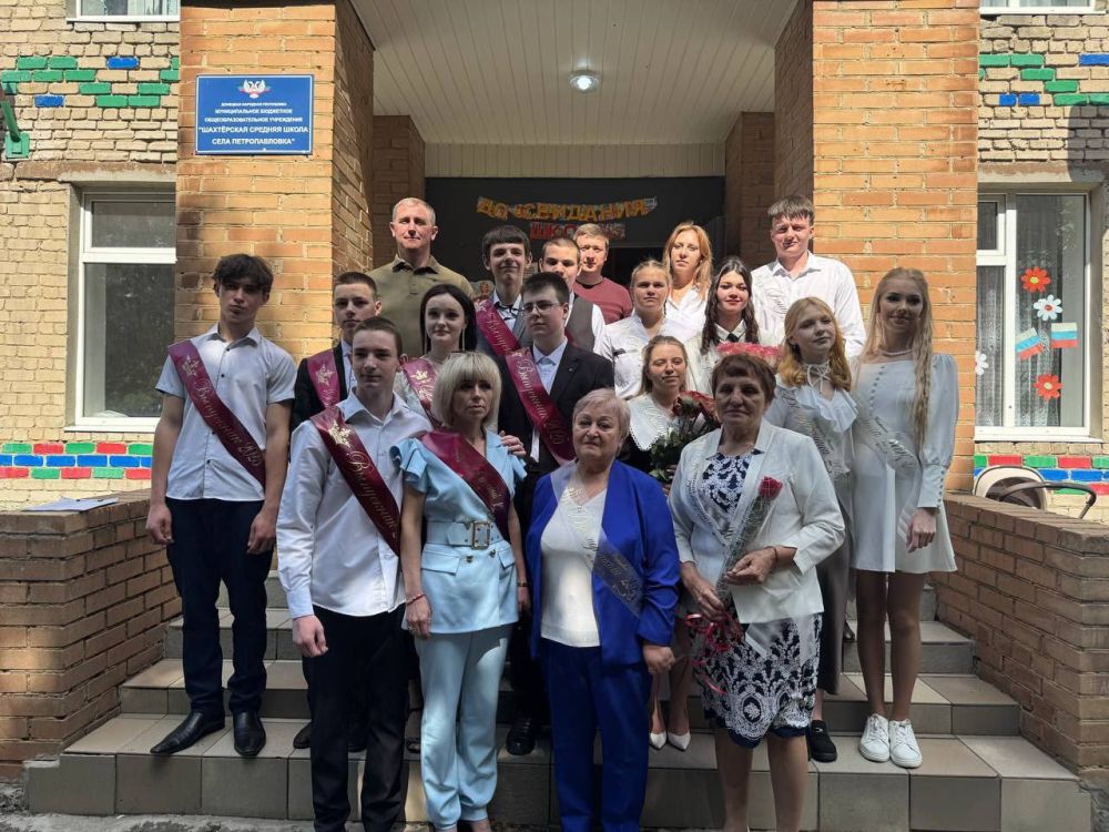 Александр Шатов: В школах Шахтерского муниципального округа прозвенел последний звонок Александр Шатов: В школах Шахтерского муниципального округа прозвенел последний звонок