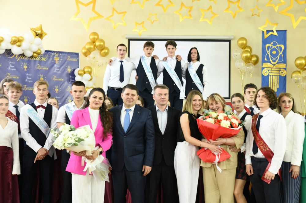 Владислав Ключаров: Сегодня в школах нашего города прошли торжественные линейки «Последний звонок» Владислав Ключаров: Сегодня в школах нашего города прошли торжественные линейки «Последний звонок»