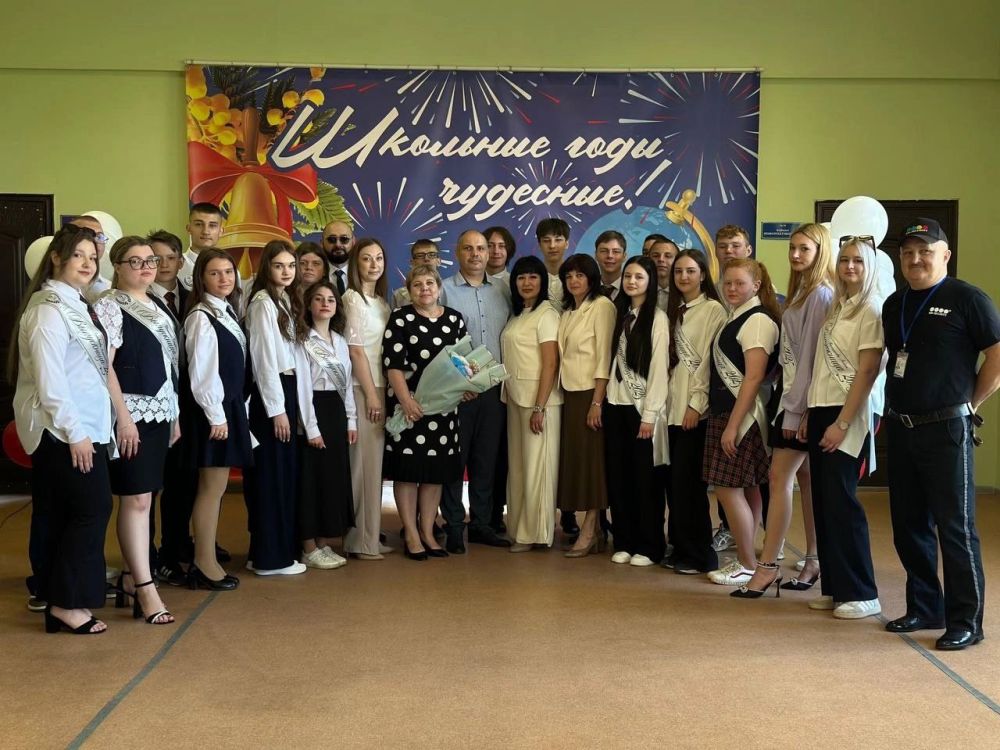 В Докучаевске прошел «Последний звонок» В Докучаевске прошел «Последний звонок»