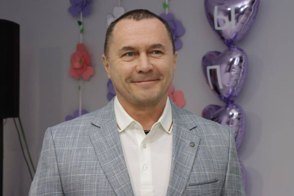 Дмитрий Бердников: Сегодня поздравил ребят и учителей мариупольской школы №59 с окончанием учебного года Дмитрий Бердников: Сегодня поздравил ребят и учителей мариупольской школы №59 с окончанием учебного года