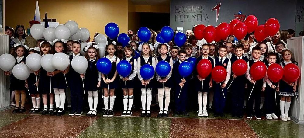 Михаил Меренков: Последний звонок — 2025!. Сегодня во всех школах Буденновского района прошли торжественные мероприятия по случаю окончания учебного года Последний звонок — это праздник одновременно грустный и радостный Михаил Меренков: Последний звонок — 2025!. Сегодня во всех школах Буденновского района прошли торжественные мероприятия по случаю окончания учебного года Последний звонок — это праздник одновременно грустный и радостный
