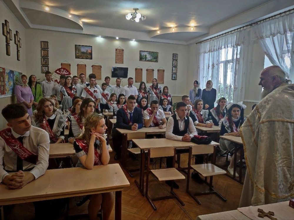 Выпускники Снежного приняли участие в ежегодной акции Выпускники Снежного приняли участие в ежегодной акции