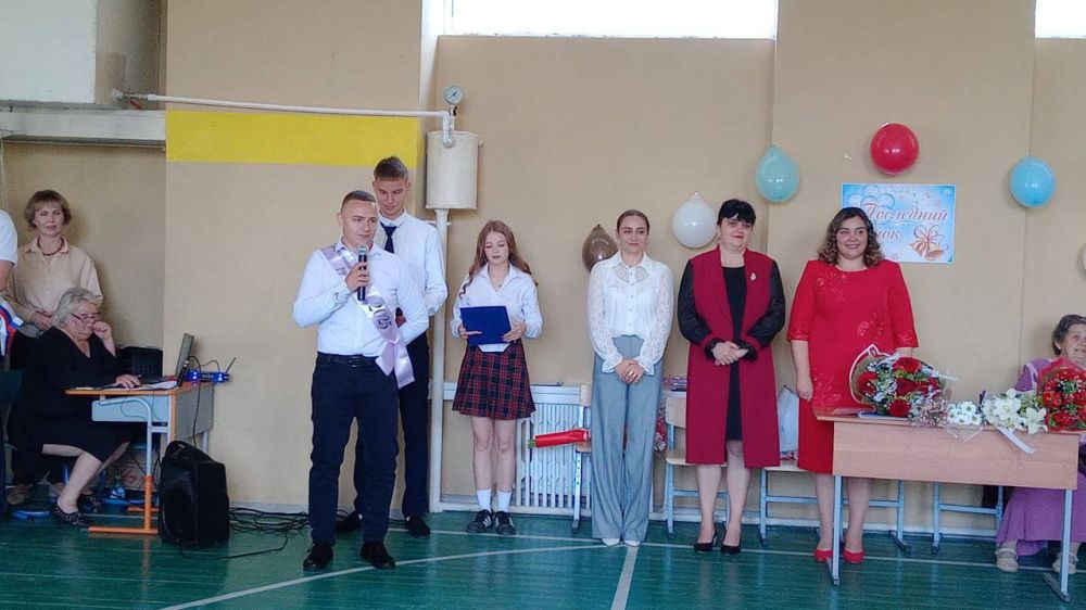 Борис Трима: Сегодня, во всех образовательных учреждениях Мангушского муниципального округа прозвучал последний звонок, момент, который навсегда останется в сердцах наших выпускников и их родителей Борис Трима: Сегодня, во всех образовательных учреждениях Мангушского муниципального округа прозвучал последний звонок, момент, который навсегда останется в сердцах наших выпускников и их родителей