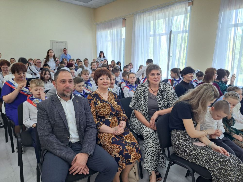 Сергей Желновач: Сегодня, 24 мая 2025, в актовом зале ГБОУ «Светлодарский УВК» состоялась тожественная линейка, посвященная празднику «Последнего звонка» Сергей Желновач: Сегодня, 24 мая 2025, в актовом зале ГБОУ «Светлодарский УВК» состоялась тожественная линейка, посвященная празднику «Последнего звонка»