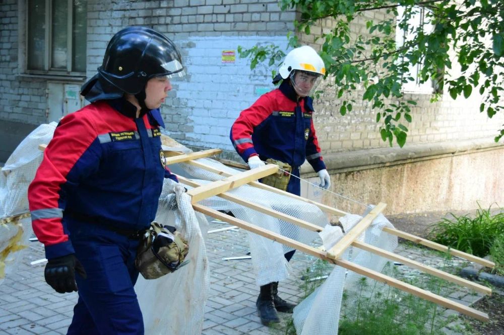 Добровольцы Донецкого РО ВСКС помогают ликвидировать последствия ЧС Добровольцы Донецкого РО ВСКС помогают ликвидировать последствия ЧС