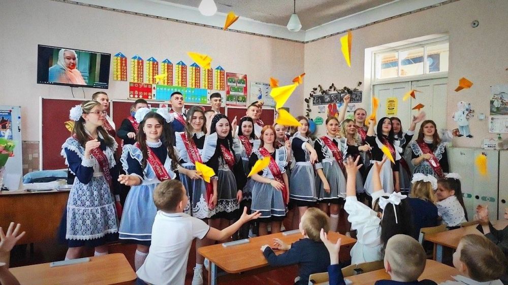 Выпускники Снежного приняли участие в ежегодной акции Выпускники Снежного приняли участие в ежегодной акции