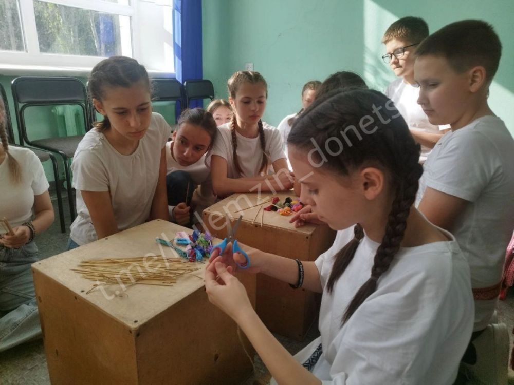 Во Дворце культуры «Юбилейный» для участников творческих коллективов прошла квест-игра ко Дню славянской письменности и культуры «Тайны славянской азбуки» Во Дворце культуры «Юбилейный» для участников творческих коллективов прошла квест-игра ко Дню славянской письменности и культуры «Тайны славянской азбуки»