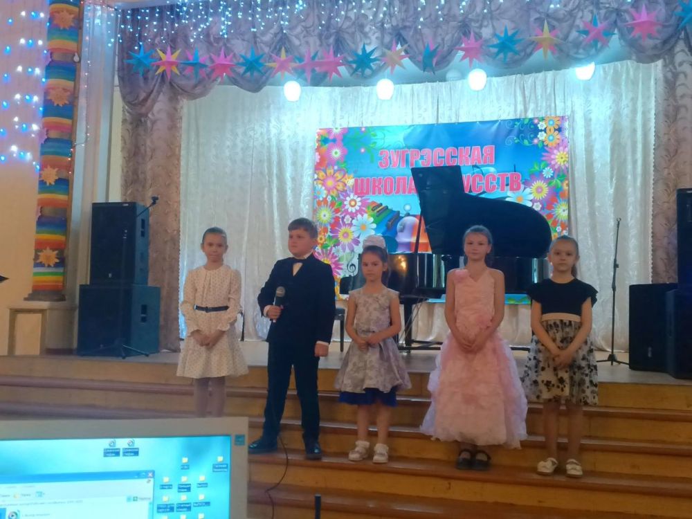 23 мая в МБУДО "Зугрэсская детская школа искусств" состоялся выпускной вечер! Молодые, творческие, увлеченные искусством выпускники получили свой первый документ об образовании – свидетельство об окончании школы искусств 23 мая в МБУДО "Зугрэсская детская школа искусств" состоялся выпускной вечер! Молодые, творческие, увлеченные искусством выпускники получили свой первый документ об образовании – свидетельство об окончании школы искусств
