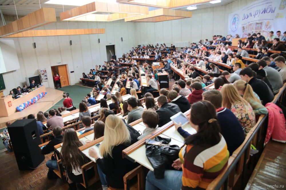 Александр Подгорный: Более пяти млрд руб. направят на поддержку электроснабжения в Донбассе и Новороссии Александр Подгорный: Более пяти млрд руб. направят на поддержку электроснабжения в Донбассе и Новороссии