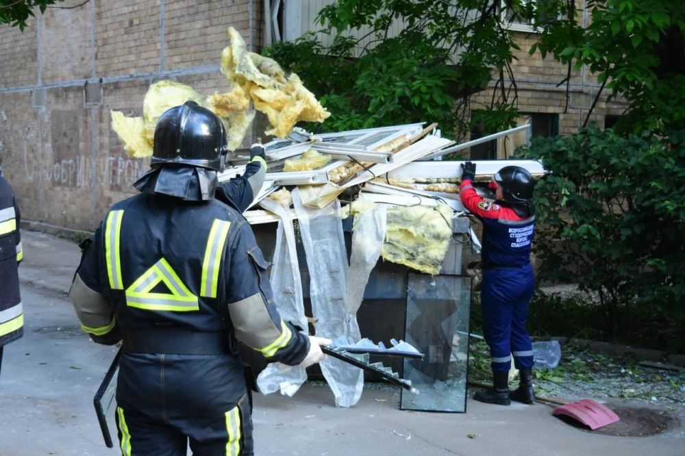 Добровольцы Донецкого РО ВСКС помогают ликвидировать последствия ЧС Добровольцы Донецкого РО ВСКС помогают ликвидировать последствия ЧС
