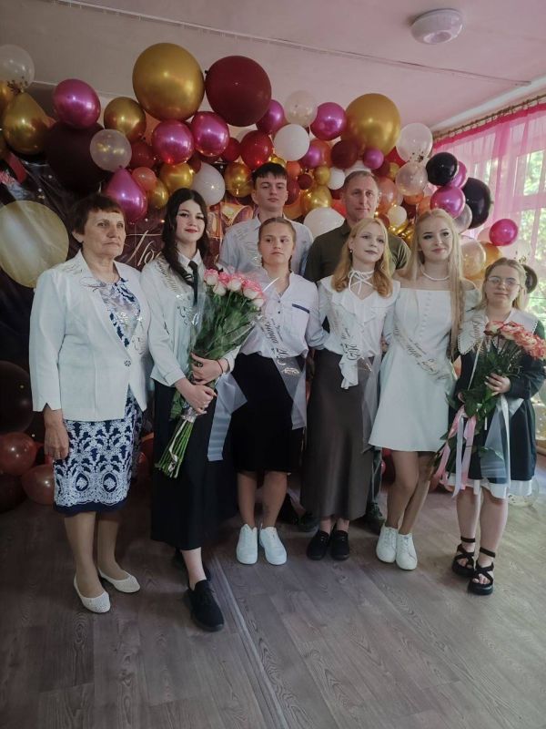 Александр Шатов: В школах Шахтерского муниципального округа прозвенел последний звонок Александр Шатов: В школах Шахтерского муниципального округа прозвенел последний звонок