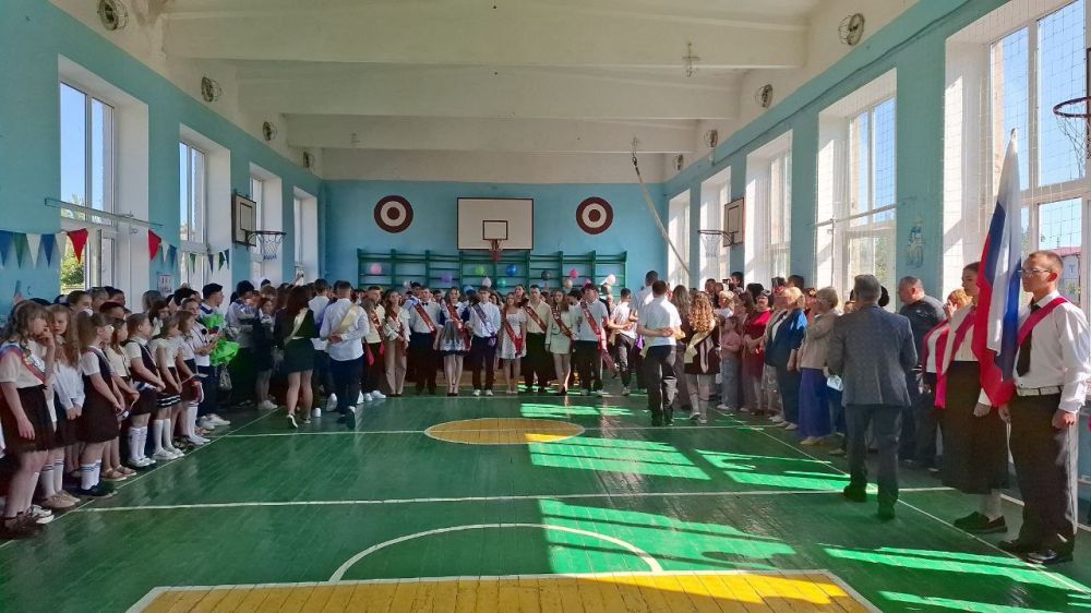 Последний звонок. Сегодня в ГБОУ "СШ № 12 имени М. Толстых г.о. Иловайск", прозвенел последний звонок Последний звонок. Сегодня в ГБОУ "СШ № 12 имени М. Толстых г.о. Иловайск", прозвенел последний звонок
