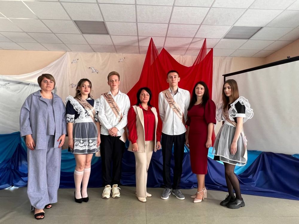 В Свободненской школе прозвенел Последний звонок! В Свободненской школе прозвенел Последний звонок!